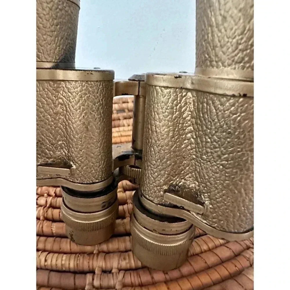 Binoculars - Picture 11 of 11